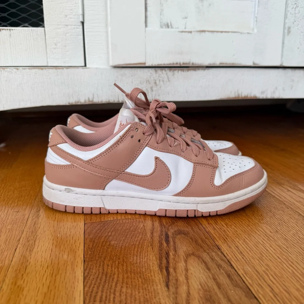 Nike Dunks low size 7.5